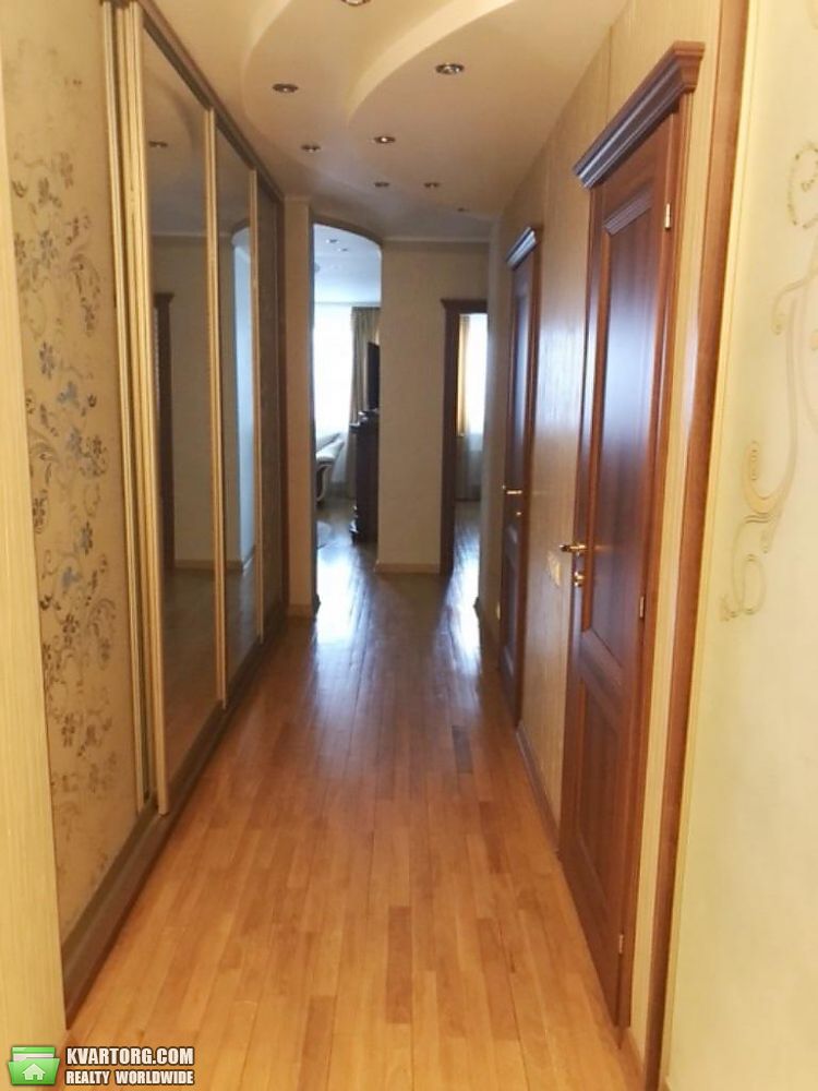 Rent out 3-room apartment. Киев,  Героев Обороны — photo 10