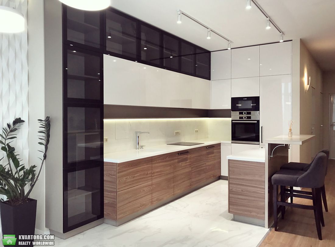 Rent out 4-room apartment. Киев, Драгомирова ул. — photo 1