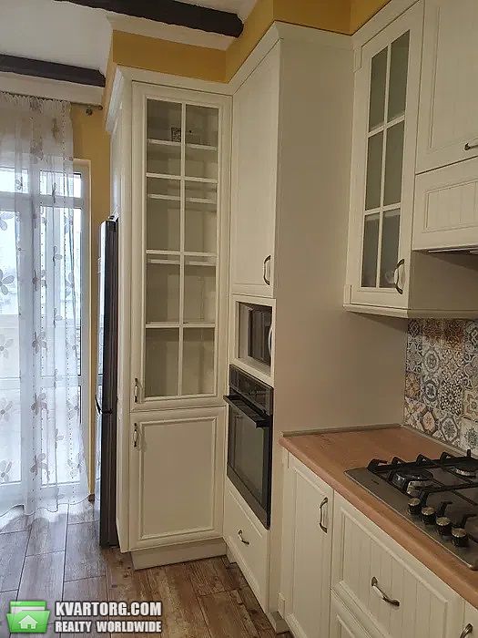 Rent out 2-room apartment. Львов, Скорини — photo 3
