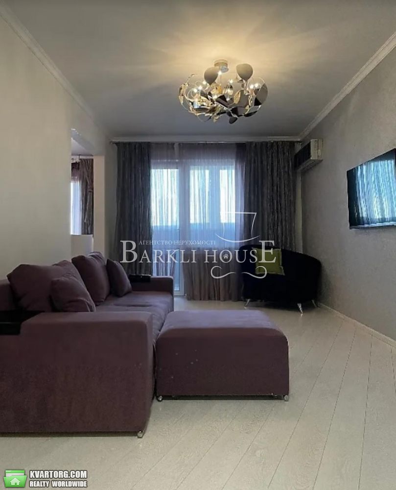 Rent out 3-room apartment. Киев,  Урловская — photo 1