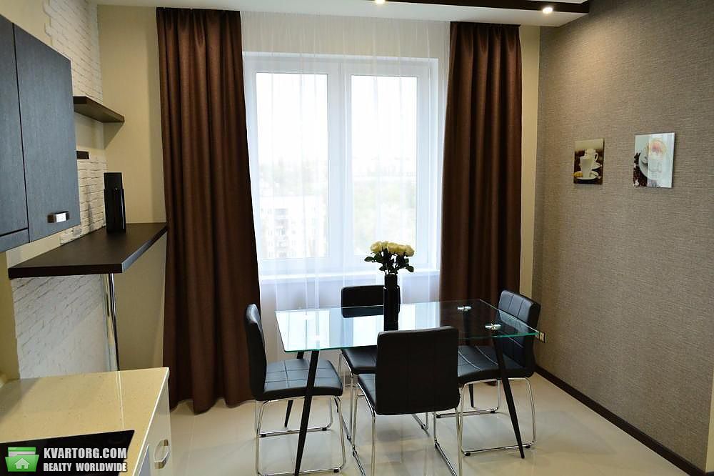 Rent out 1-room apartment. Киев,  Черновола — photo 4