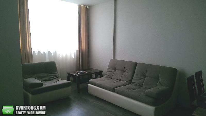 Rent out 2-room apartment. Киев,  Щорса — photo 3