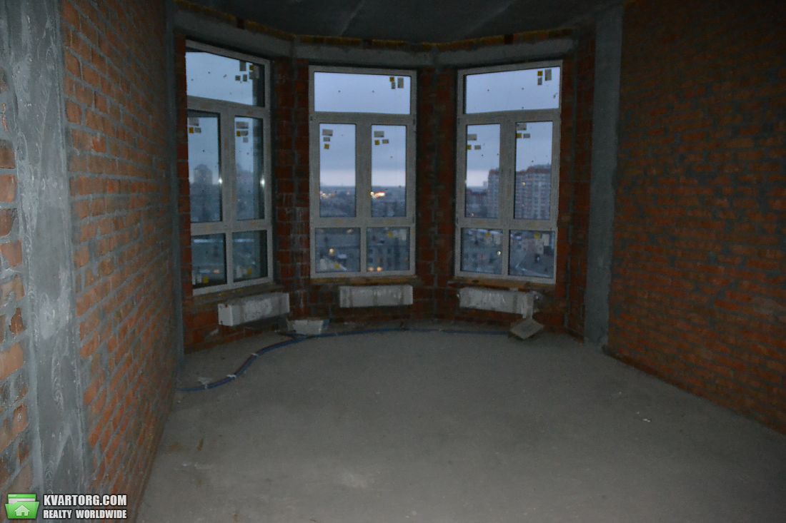 Sell 4-room apartment. Киев,  Строителей — photo 4