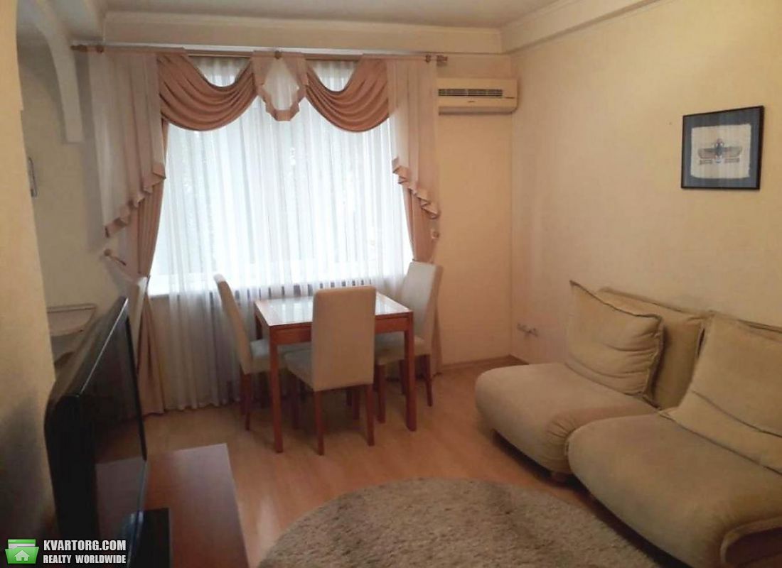 Rent out 2-room apartment. Киев,  Богдана Хмельницкого — photo 1