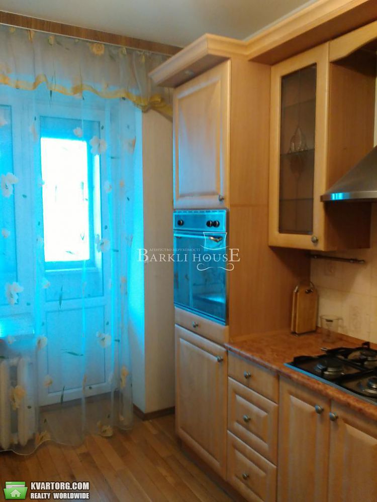 Rent out 3-room apartment. Киев,  Туровская — photo 7
