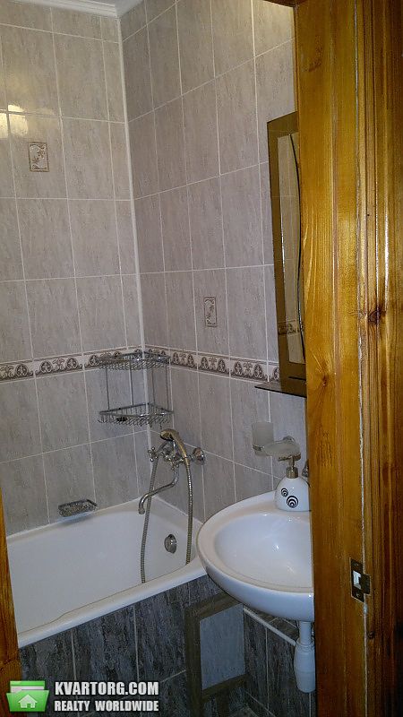 Rent out 2-room apartment. Киев, Окипной Раисы — photo 8