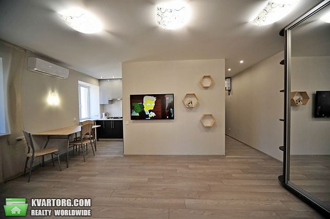 Rent out 2-room apartment. Киев,  Каблукова — photo 1