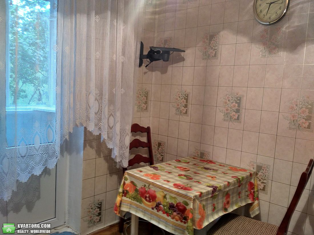 Rent out 3-room apartment. Киев,  Симиренко — photo 3