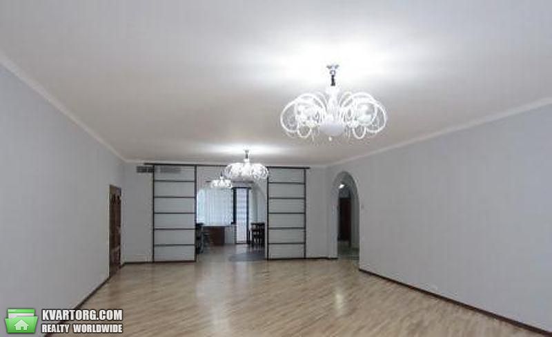 Rent out 4-room apartment. Киев,  Кропивницкого — photo 2
