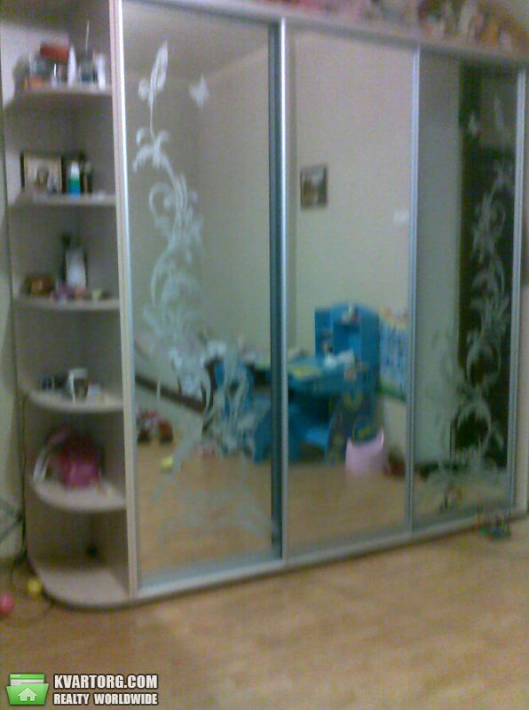 Sell 4-room apartment. Днепропетровск,  8 марта — photo 1