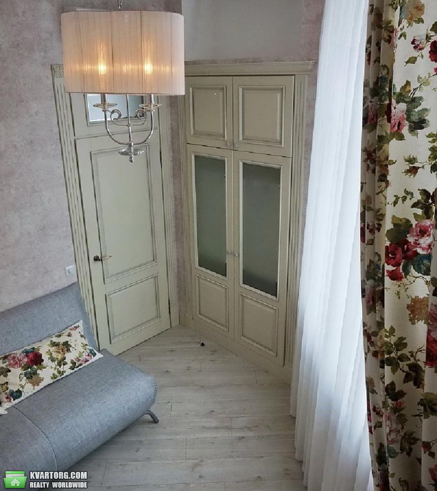 Rent out 3-room apartment. Киев,  Крещатик — photo 8