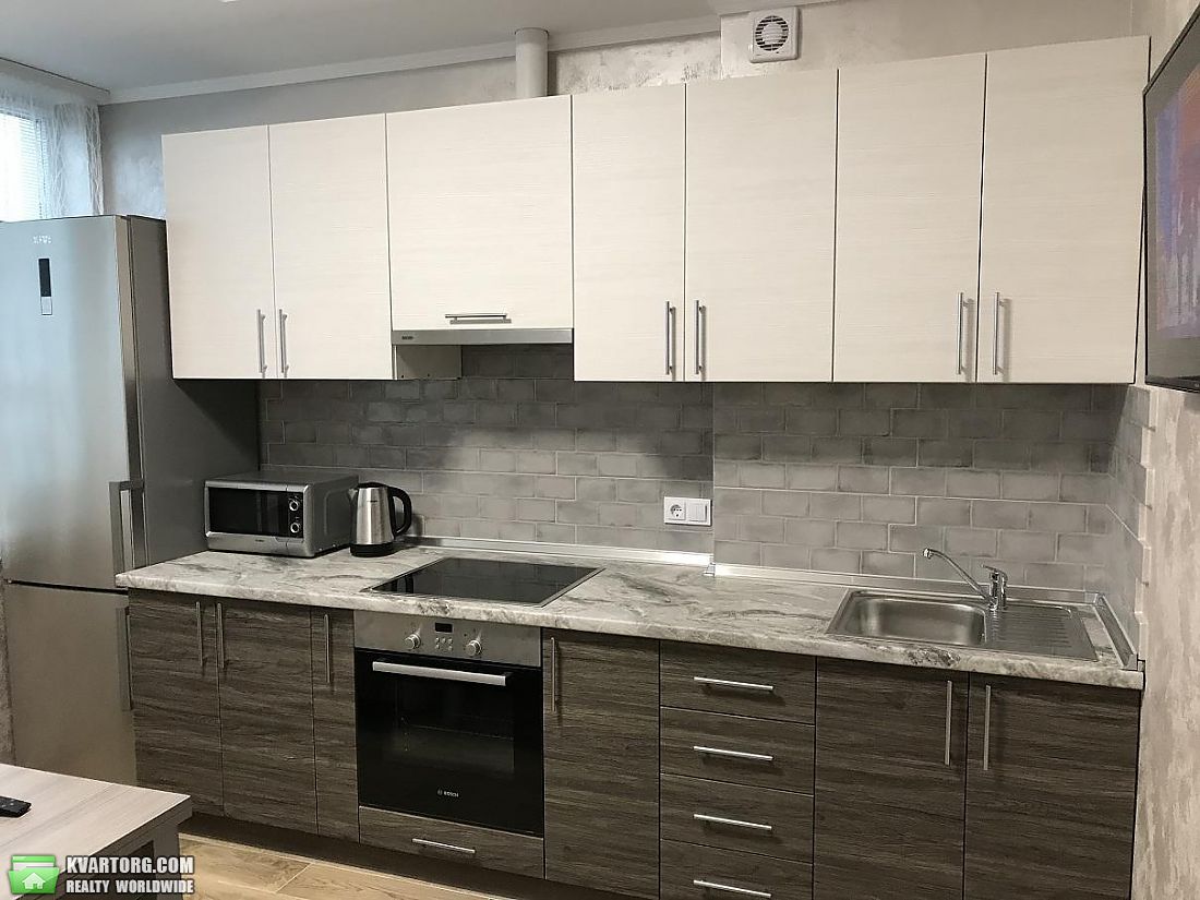 Rent out 1-room apartment. Киев,  Александровская — photo 1