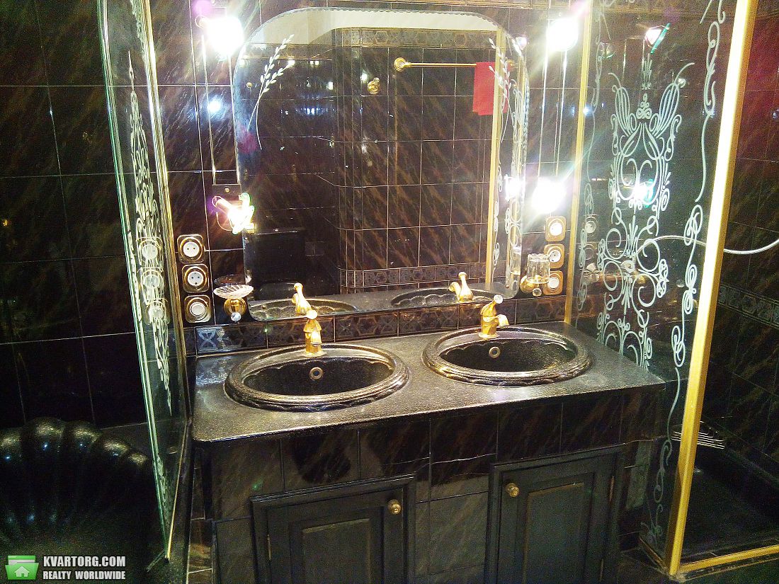 Rent out 3-room apartment. Киев,  Щорса — photo 4