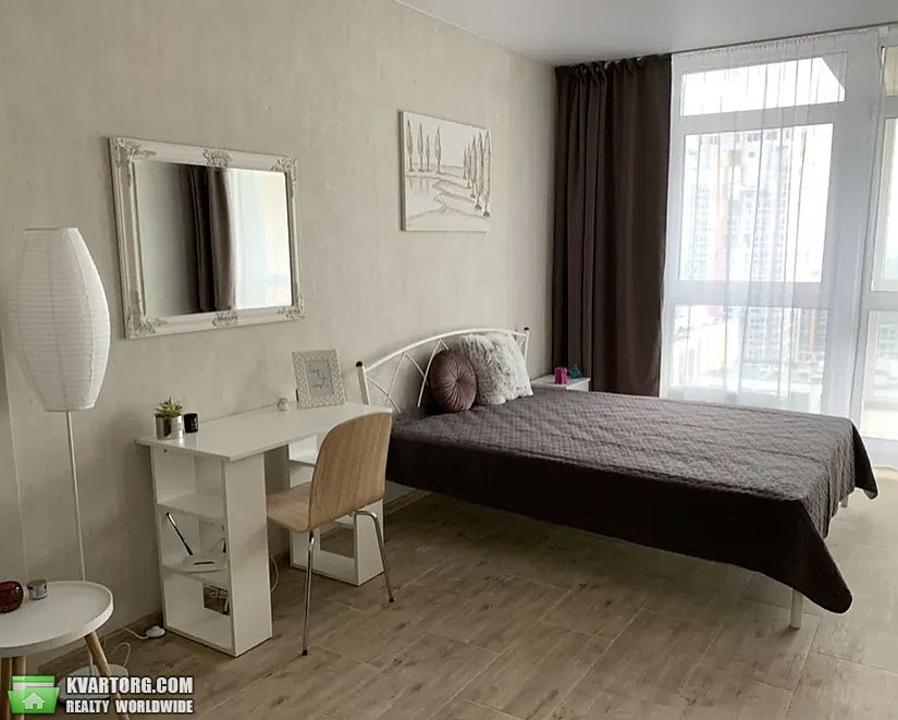 Rent out 1-room apartment. Киев, Предславинская — photo 1