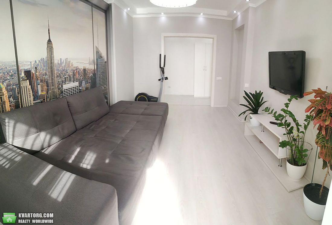 Rent out 2-room apartment. Киев, Сикорского — photo 3