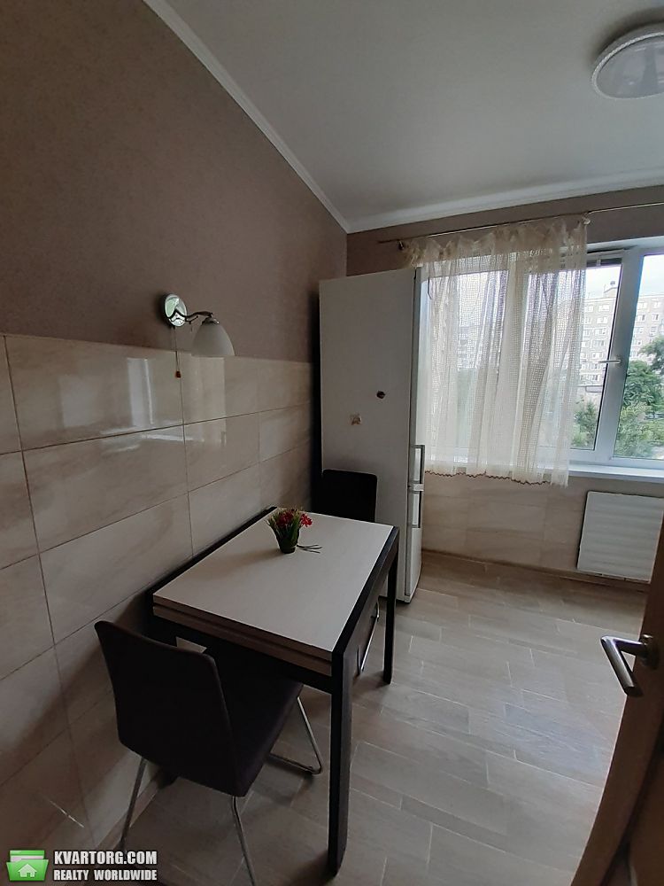 Rent out 3-room apartment. Киев, Шухевича проспект — photo 5