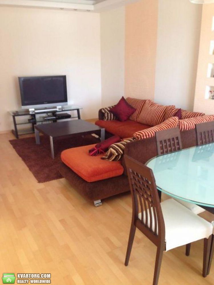 Rent out 2-room apartment. Киев,  Черновола — photo 1