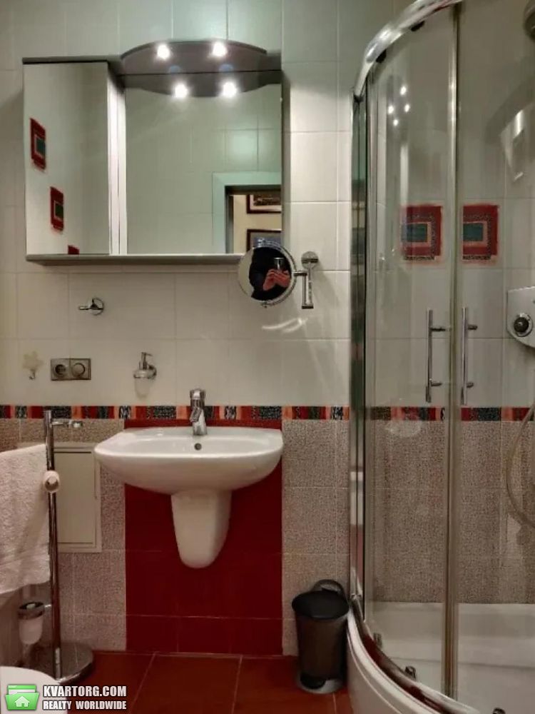 Rent out 3-room apartment. Киев,  Павловская — photo 8