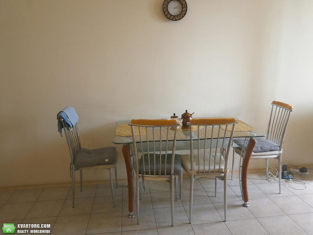 Rent out 2-room apartment. Киев,  Срибнокильская — photo 8