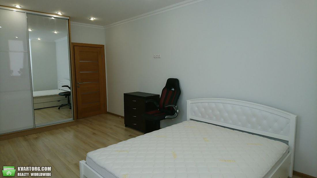 Rent out 2-room apartment. Киев,  Львовская — photo 2