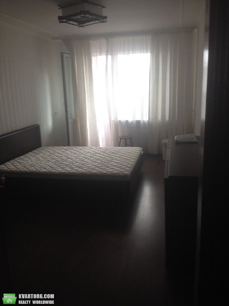 Rent out 3-room apartment. Киев, Приречная — photo 9