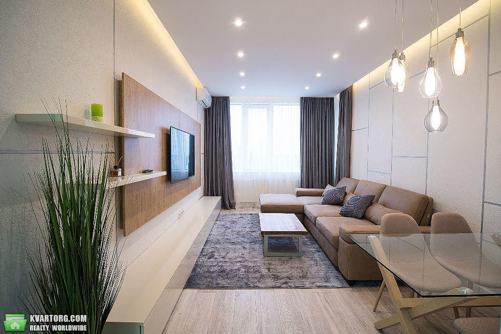 Rent out 2-room apartment. Киев,  Саксаганского — photo 1