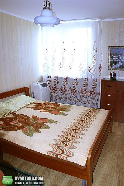 Rent out 3-room apartment. Киев,  Пражская — photo 1