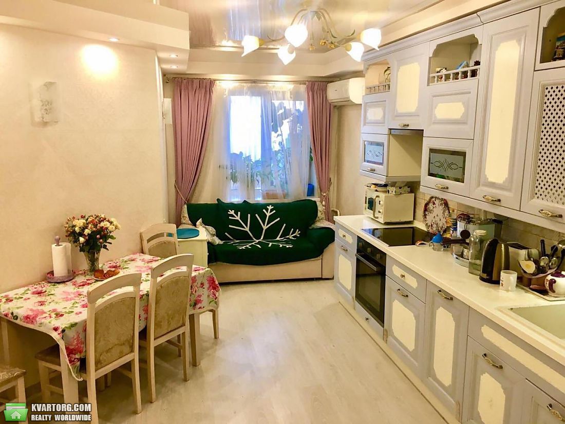 Rent out 3-room apartment. Киев,  Тургеневская — photo 1