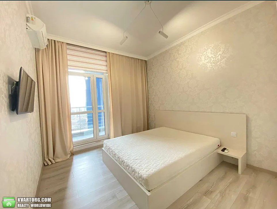 Rent out 2-room apartment. Киев, Джона Маккейна — photo 3