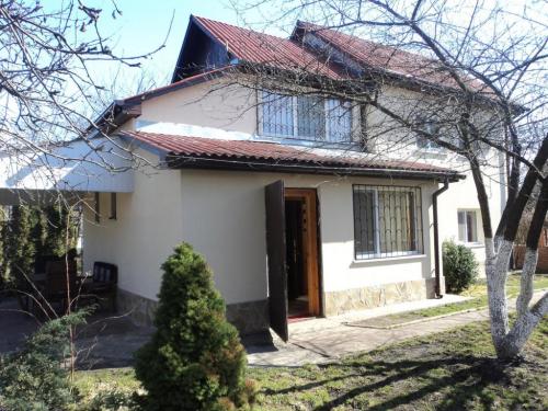 Rent out house. Киев, Русановские сады — photo 1