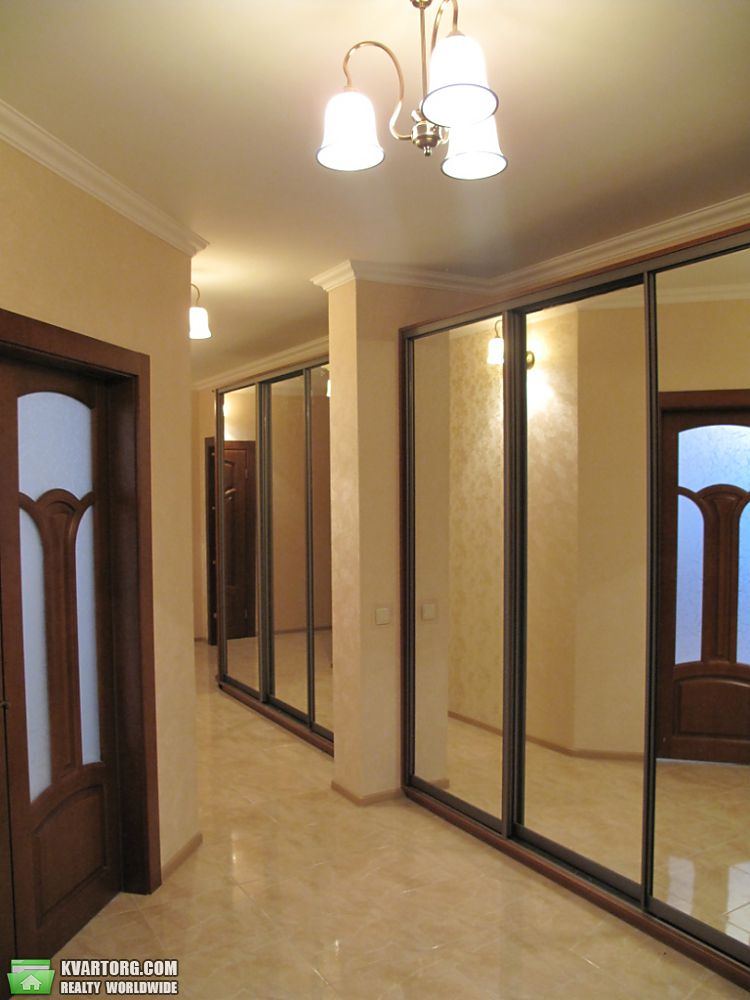 Rent out 3-room apartment. Киев,  Пчелки — photo 1