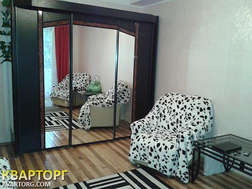 Rent out 1-room apartment. Киев,  Жилянская — photo 1