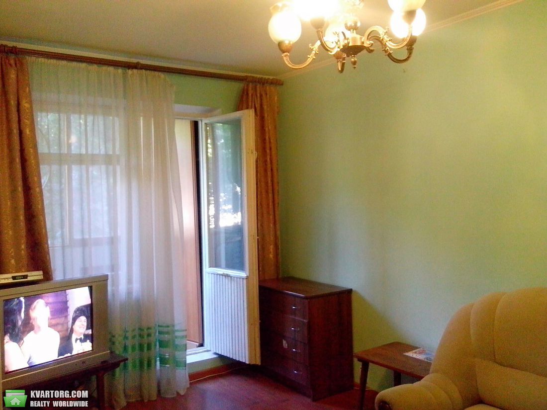 Rent out 1-room apartment. Киев, Жмеринская — photo 3