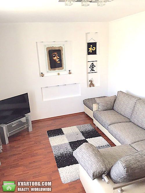Rent out 2-room apartment. Киев,  Кошица — photo 1