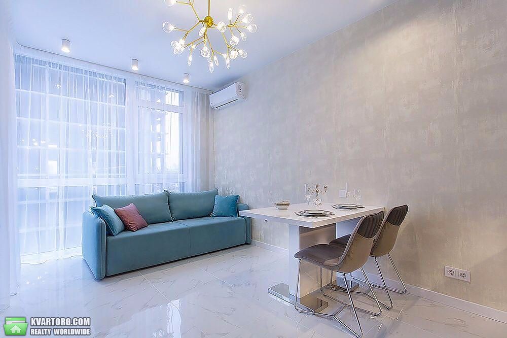 Rent out 2-room apartment. Киев, Предславинская — photo 1