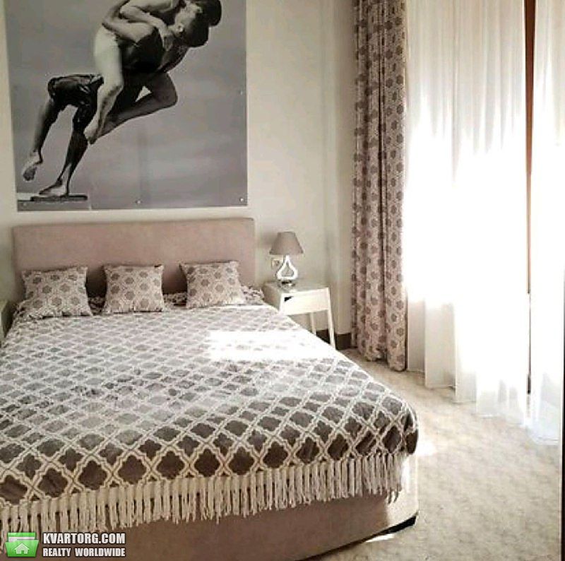 Rent out 2-room apartment. Киев,  Жилянская — photo 3