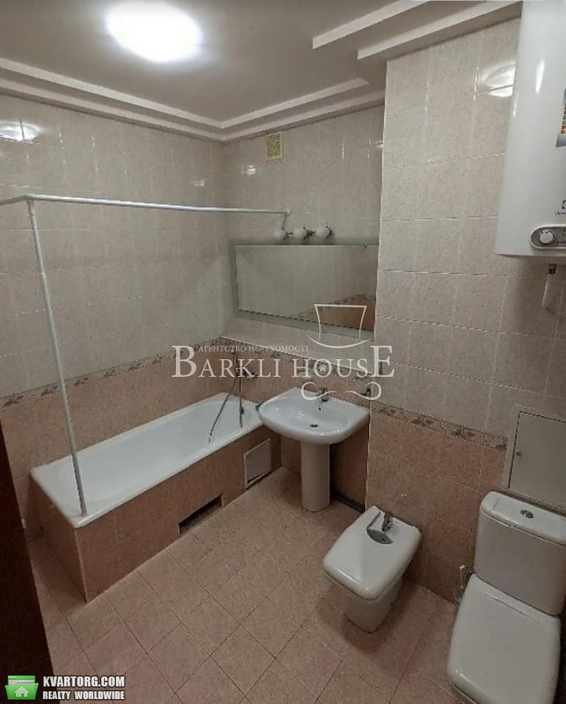 Rent out 3-room apartment. Киев,  Павловская — photo 9