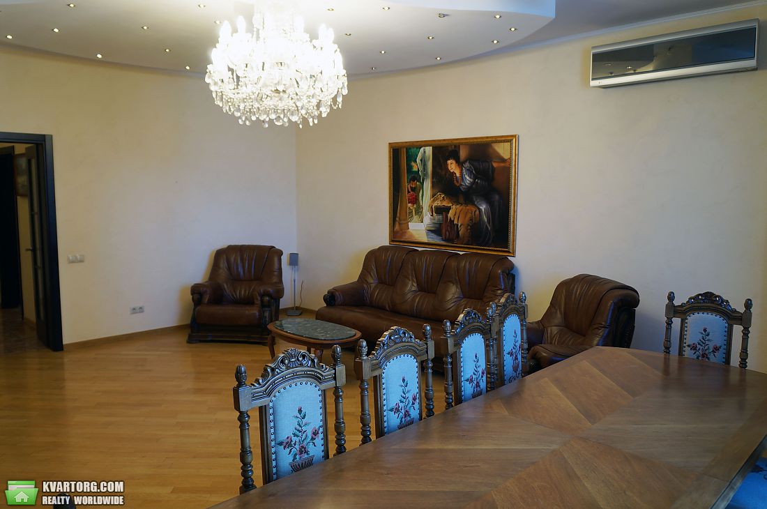 Rent out 4-room apartment. Киев,  Щорса — photo 2
