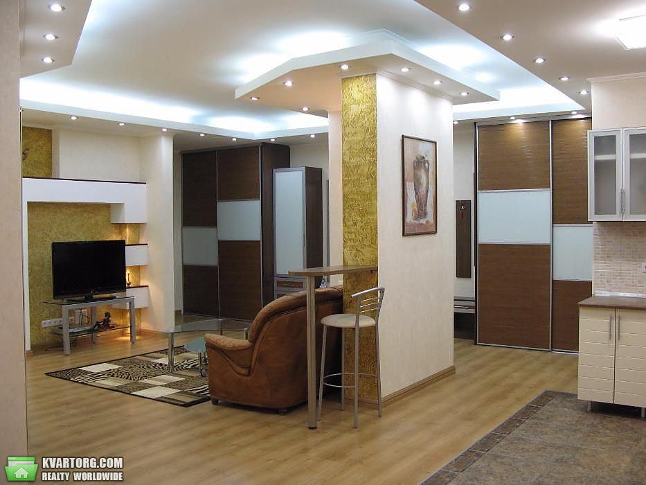 Rent out 3-room apartment. Киев,  Дмитриевская — photo 1