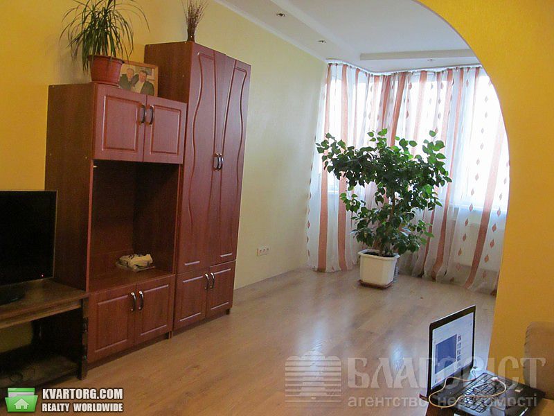 Sell 1-room apartment. Киев,  Вышгородская — photo 1
