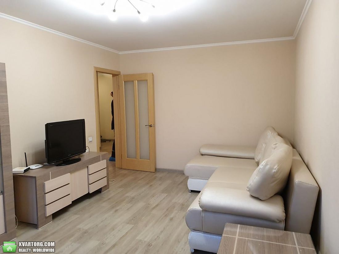 Rent out 2-room apartment. Киев,  Черновола — photo 9