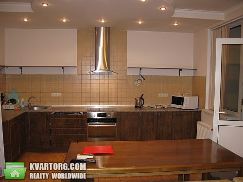 Rent out 3-room apartment. Киев,  Окипной — photo 1