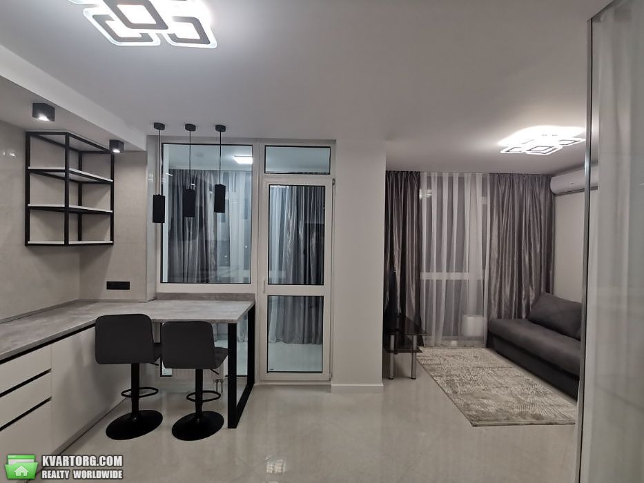 Rent out 1-room apartment. Киев,  Предславинская — photo 1