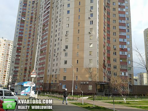 Rent out 2-room apartment. Киев, Урловская — photo 1