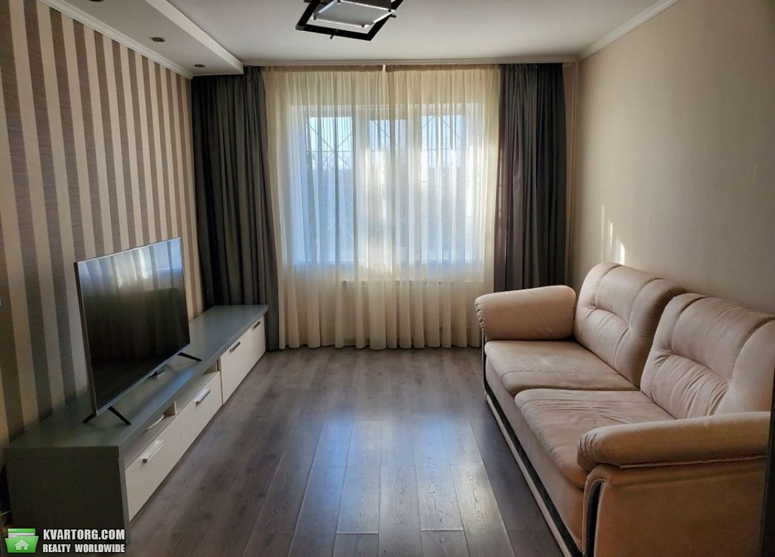 Rent out 3-room apartment. Киев,  Радунская — photo 1