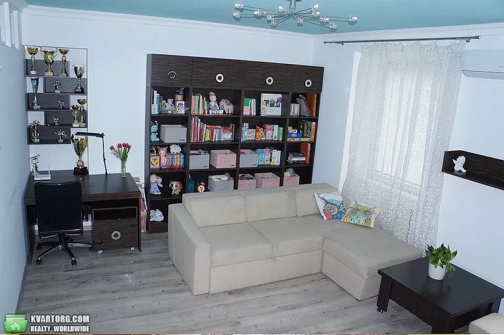 Rent out 2-room apartment. Львов, площа Ринок — photo 1