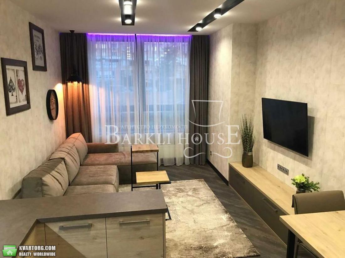 Rent out 2-room apartment. Киев, Деловая — photo 3