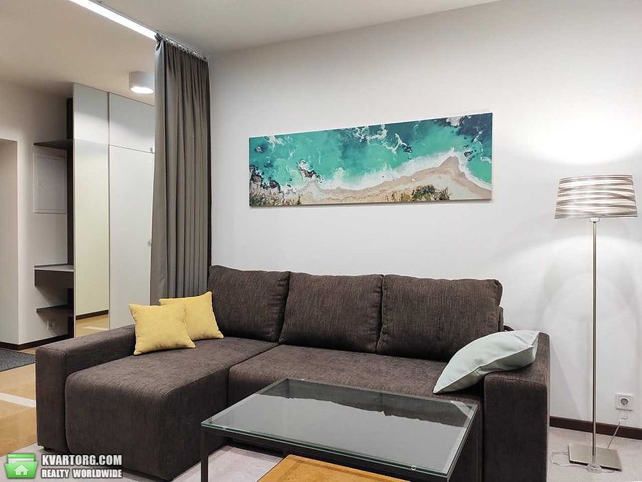 Rent out 2-room apartment. Киев,  Паньковская — photo 1