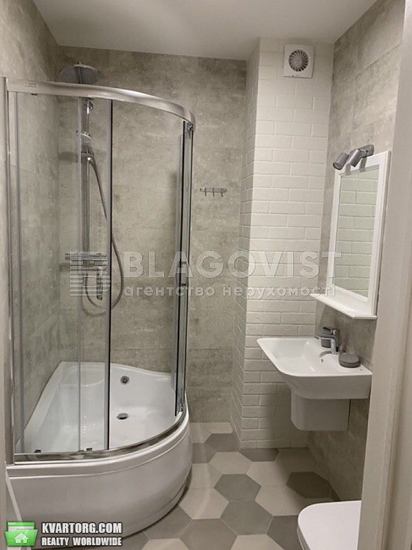 Rent out 2-room apartment. Киев,  Конева — photo 10