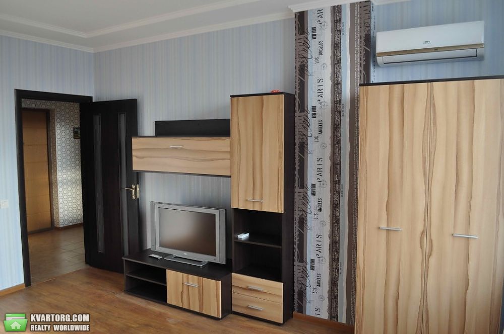 Rent out 1-room apartment. Киев,  Бучмы — photo 1